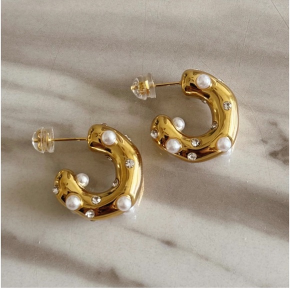 18K Gold Plated Stainless Steel Pearl Hoops Earrings - Picture 2 of 7